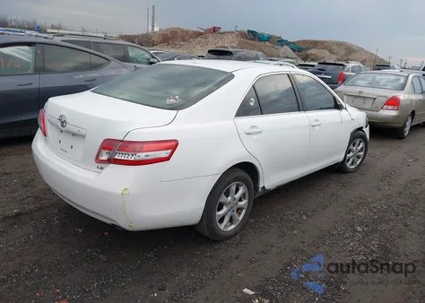 2011 Toyota Camry Le z USA, uszkodzony, nr VIN 4T1BF3EKXBU645765